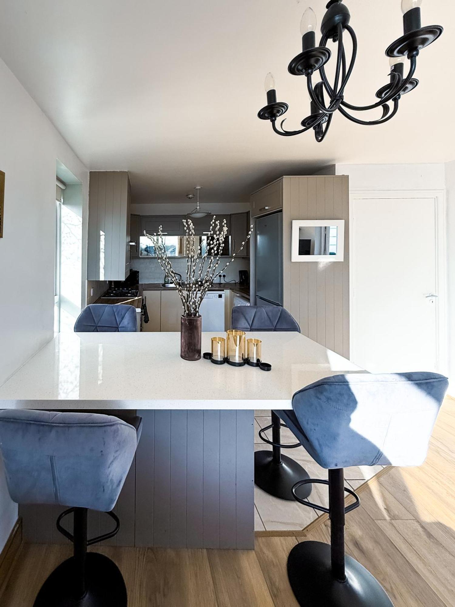 Skyview Retreat Spacious Comfort Лукан Екстериор снимка